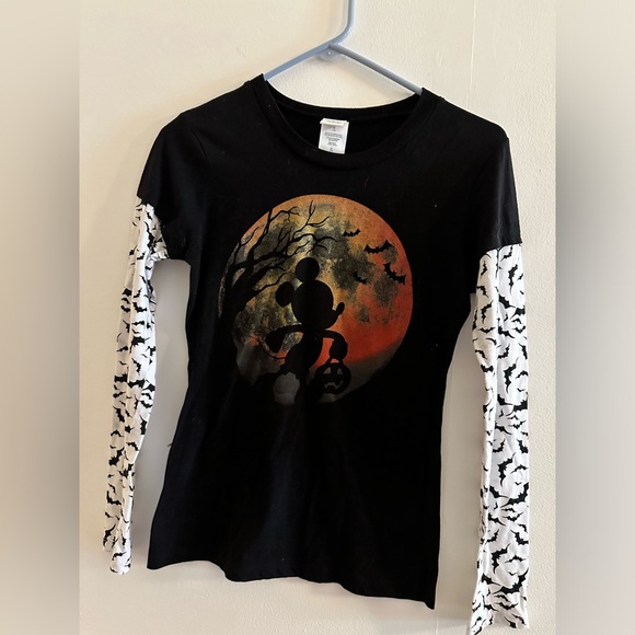Disney Tops - VTG Women's Mickey Mouse
Halloween T Shirt Top Long Sleeves size medium